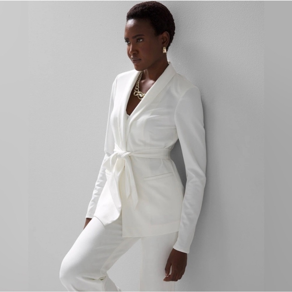 WHBM white slip on belted blazer, NWT, 6